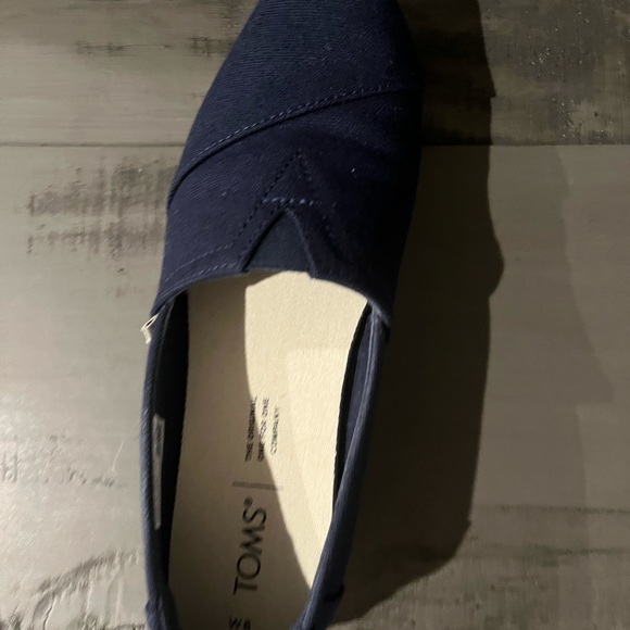 TOMS - Picture 2 of 11
